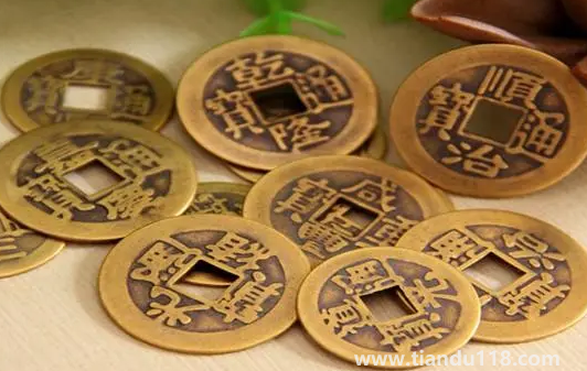 臥室門對(duì)門要掛五帝錢嗎(五帝錢可以正對(duì)大門掛嗎) 臥室門對(duì)門要掛五帝錢嗎(五帝錢可以正對(duì)大門掛嗎)
